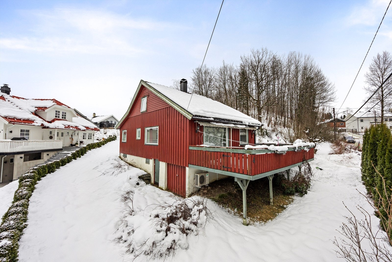 Boligen har en stor veranda på ca. 38 m² og en romslig tomt. Galleribilde