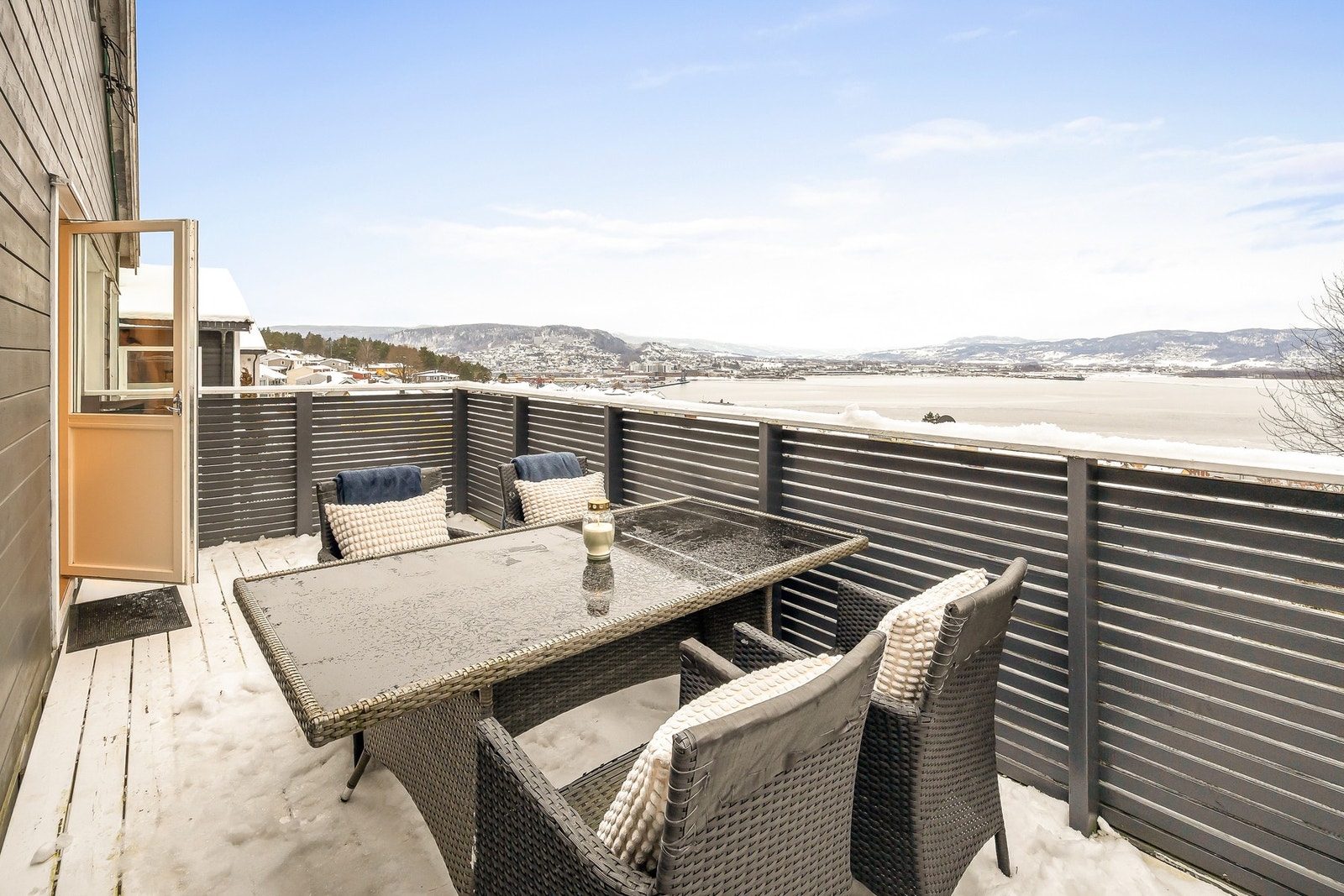 Det fremheves av selger at det er et rolig område og nabolag. Galleribilde