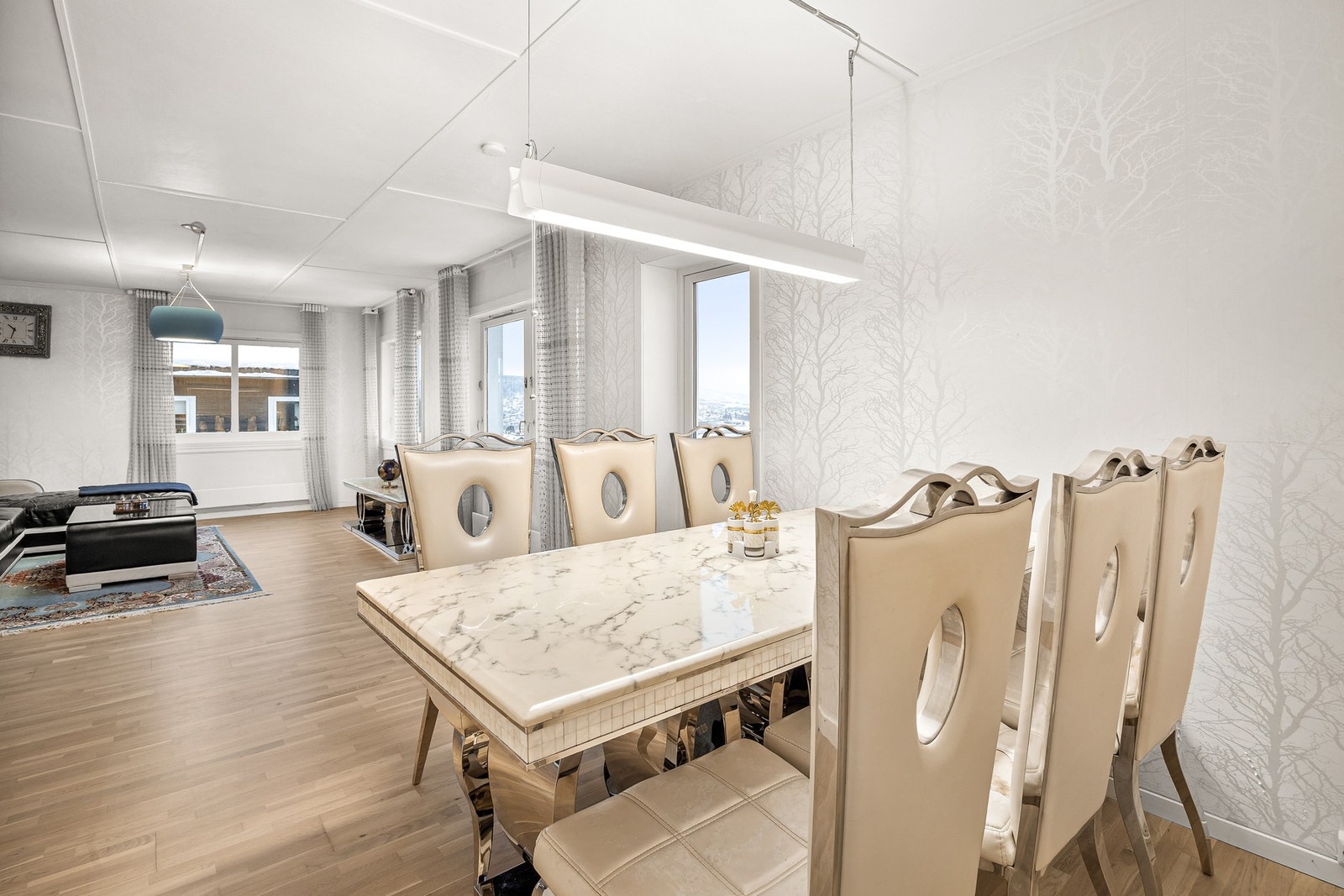 Plass til langbord ved kjøkkenet Galleribilde