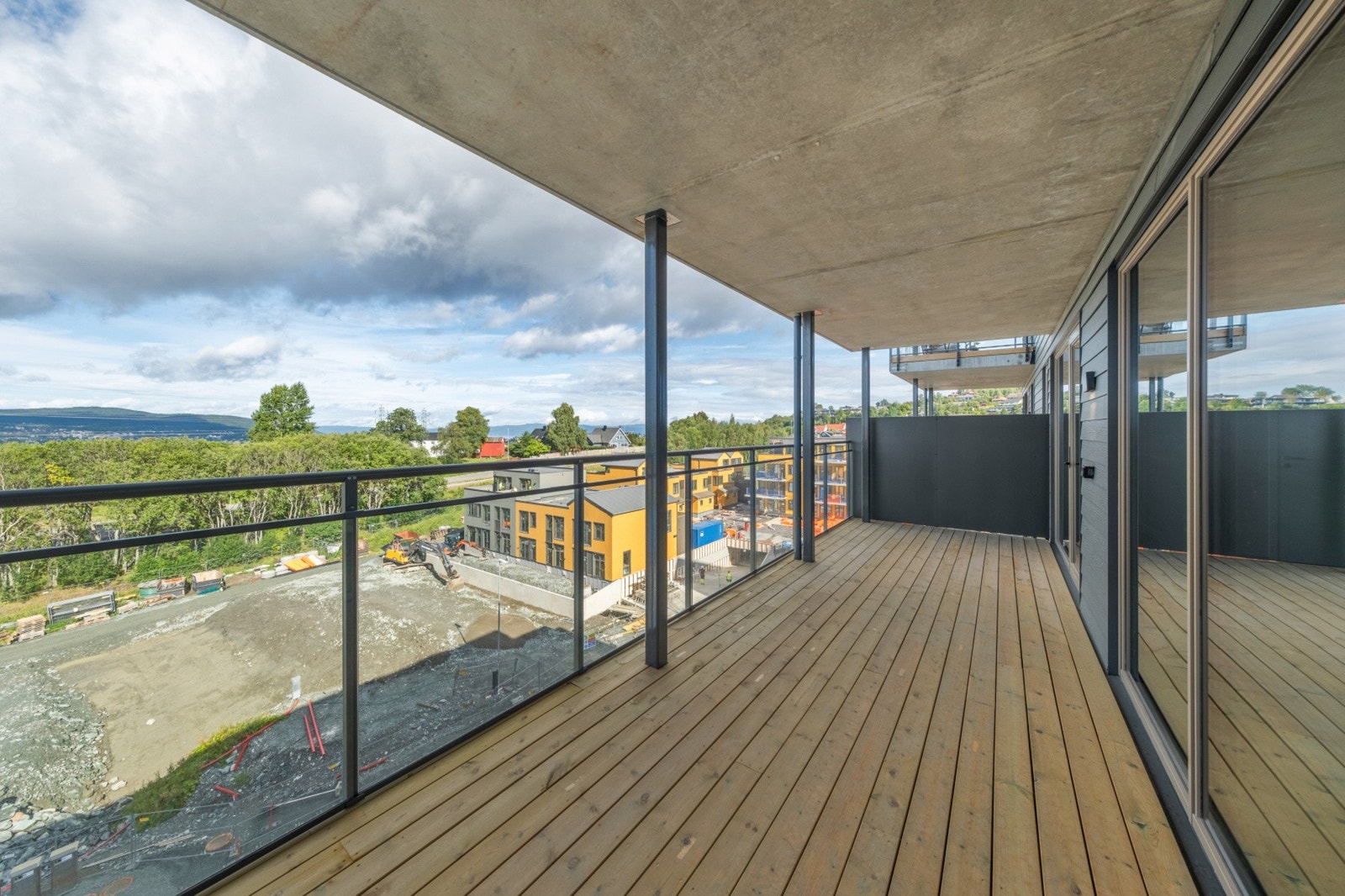 Leiligheten har en god plassering i byggets 5.etasje. Galleribilde