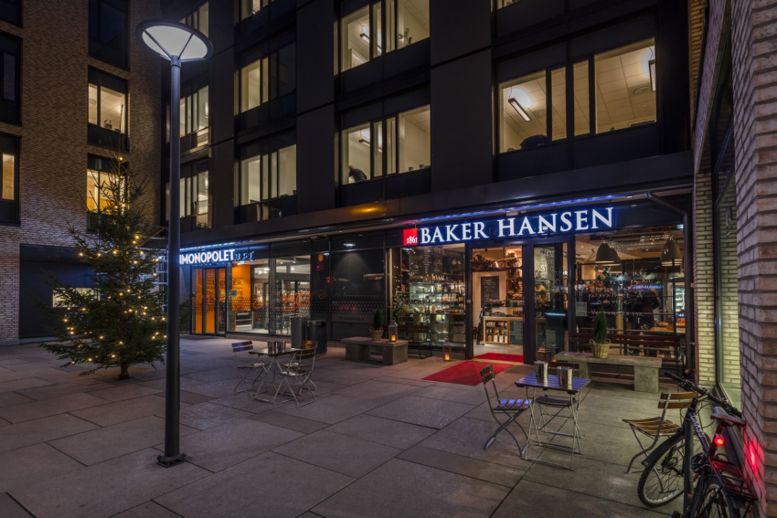 Frokosten eller lunsjen kan nytes hos Baker Hansen. Galleribilde