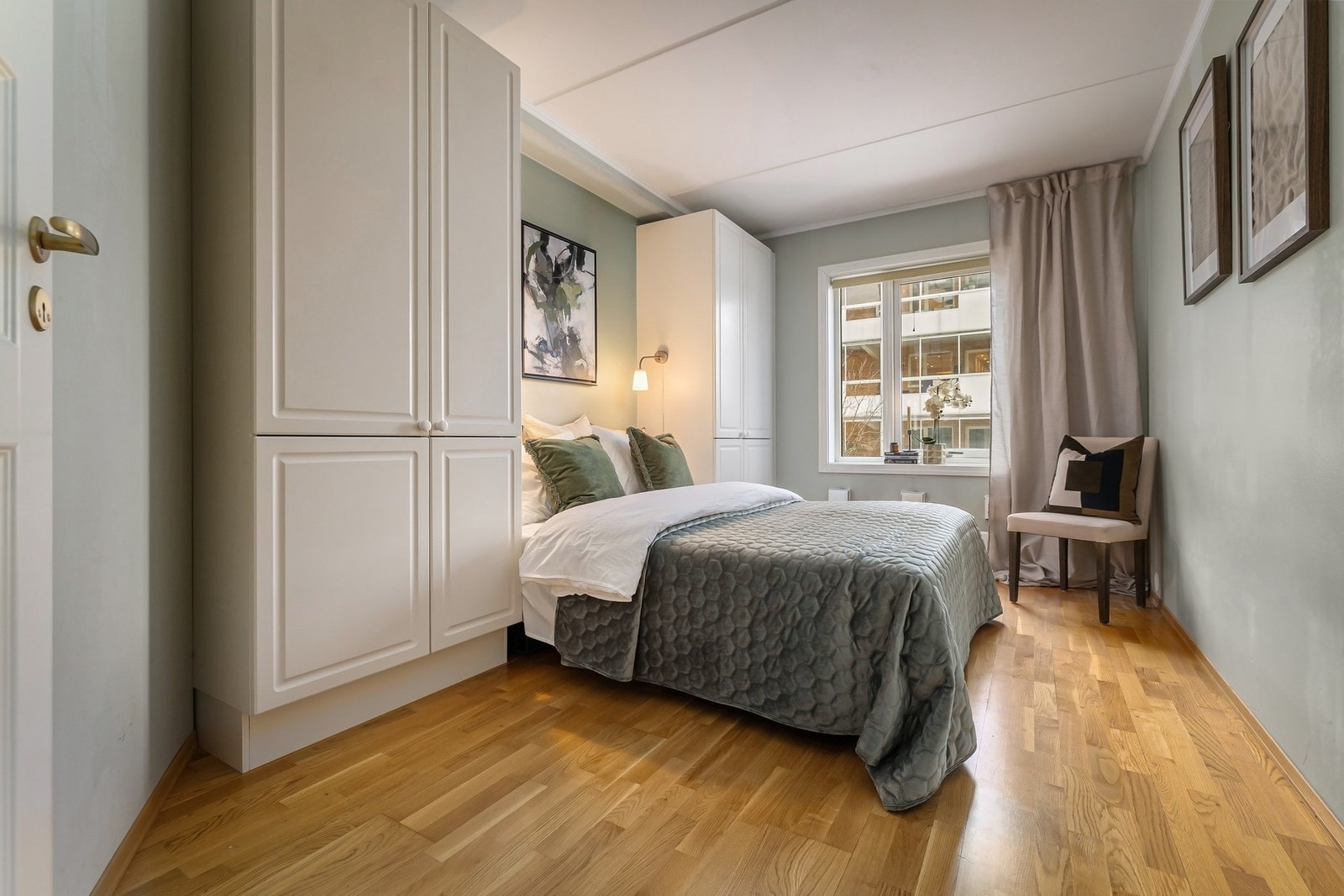 Soverommet er av god størrelse, og har god plass til dobbeltseng. Galleribilde