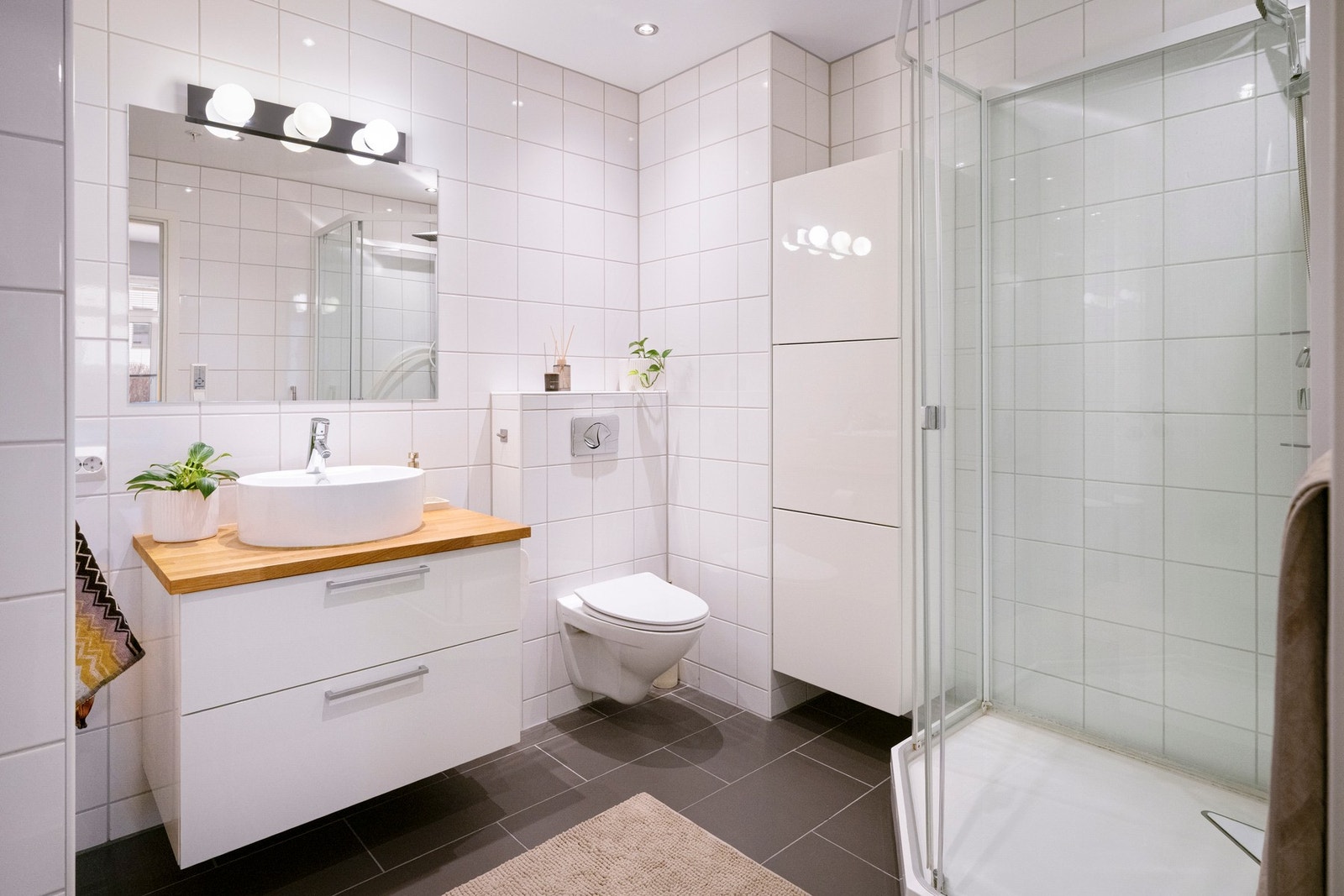 Boligen har to bad, noe som gir god funksjonalitet i hverdagen. Galleribilde