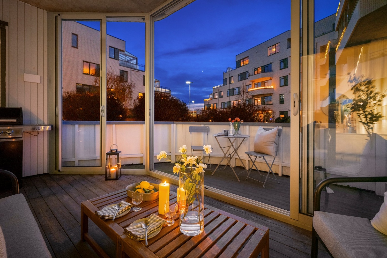 Her er det etablert et lunt og skjermet uterom som kan benyttes store deler av året. Galleribilde