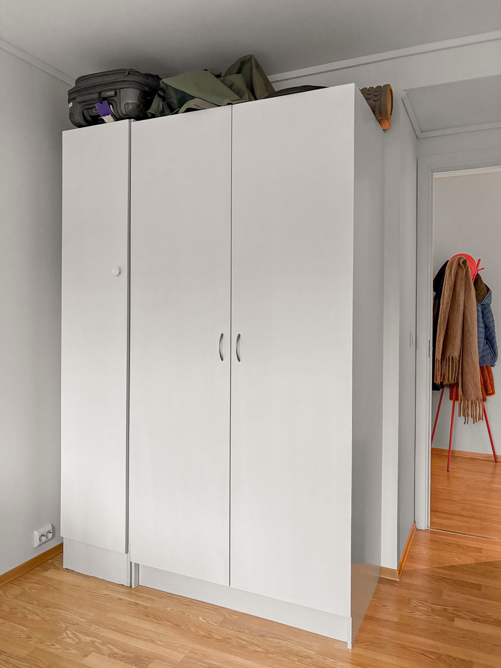 Stort garderobeskap medfølger på soverom 1. Galleribilde