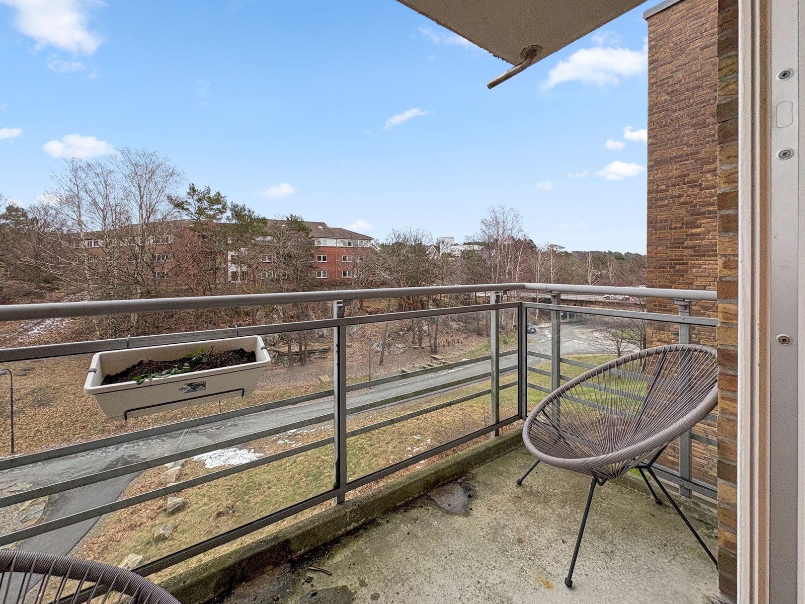 Koselig balkong med utgang fra kjøkken. Galleribilde