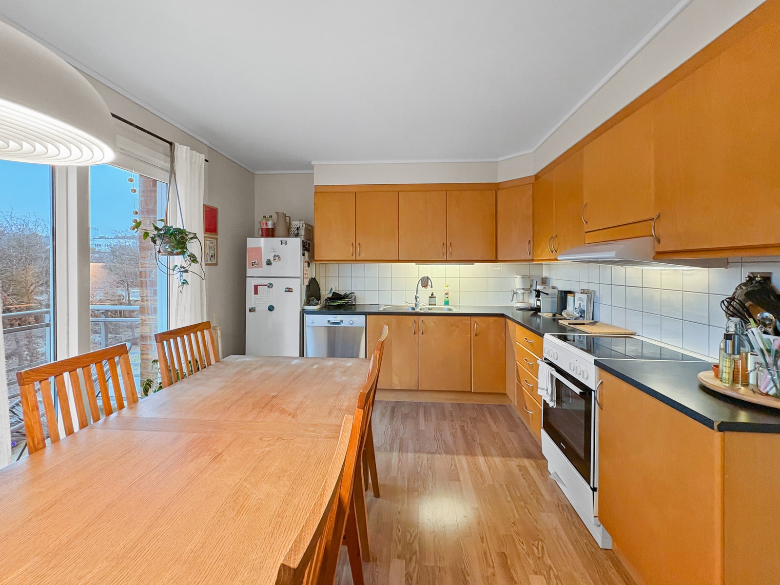 Stort og praktisk kjøkken fra Strai. Galleribilde