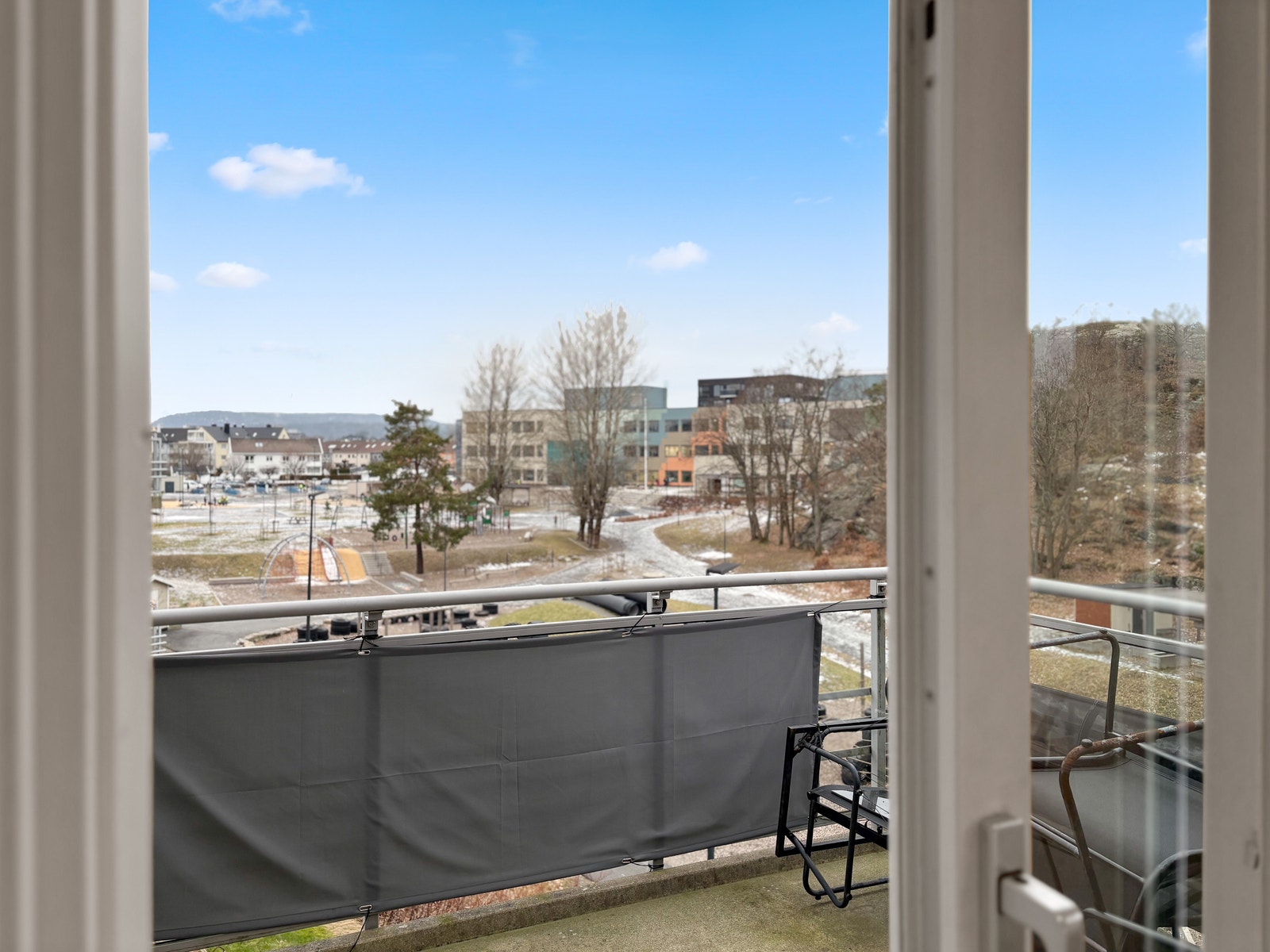Utsikt fra balkong. Ta kontakt for en hyggelig visning! Galleribilde