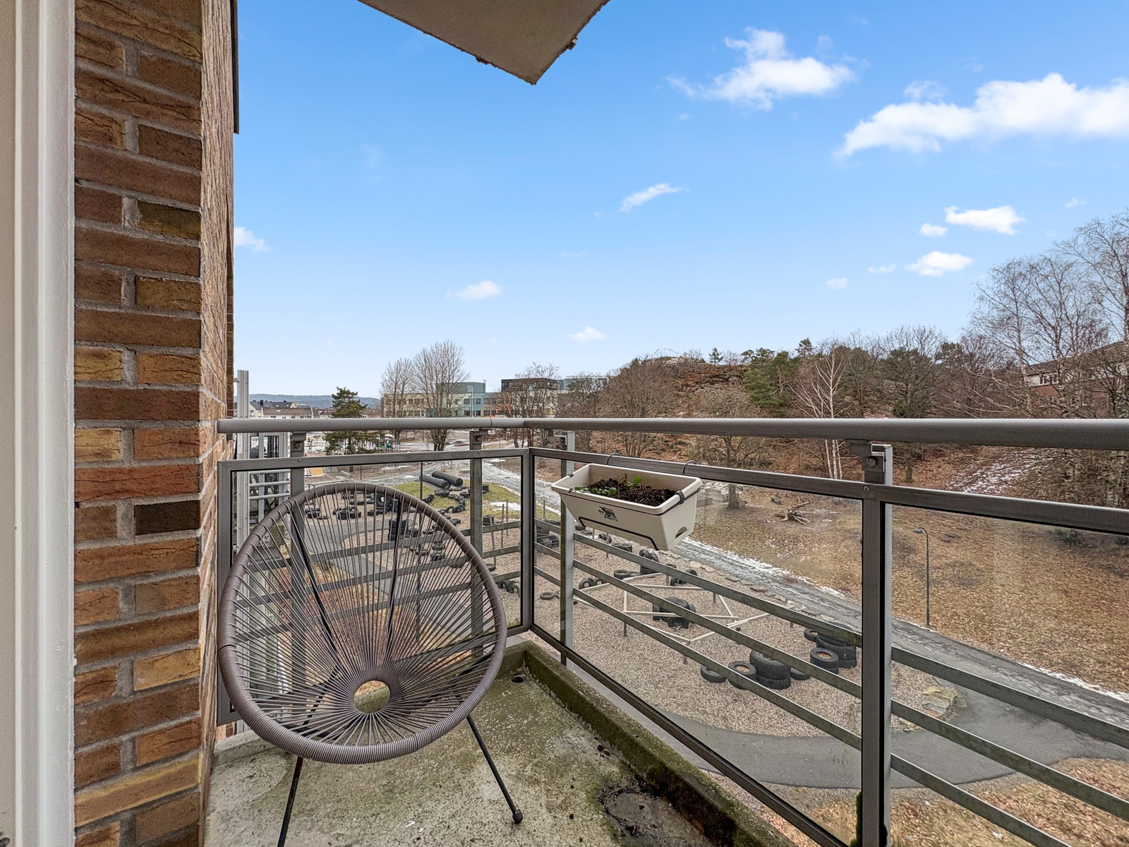 Koselig balkong med utgang fra kjøkken. Galleribilde