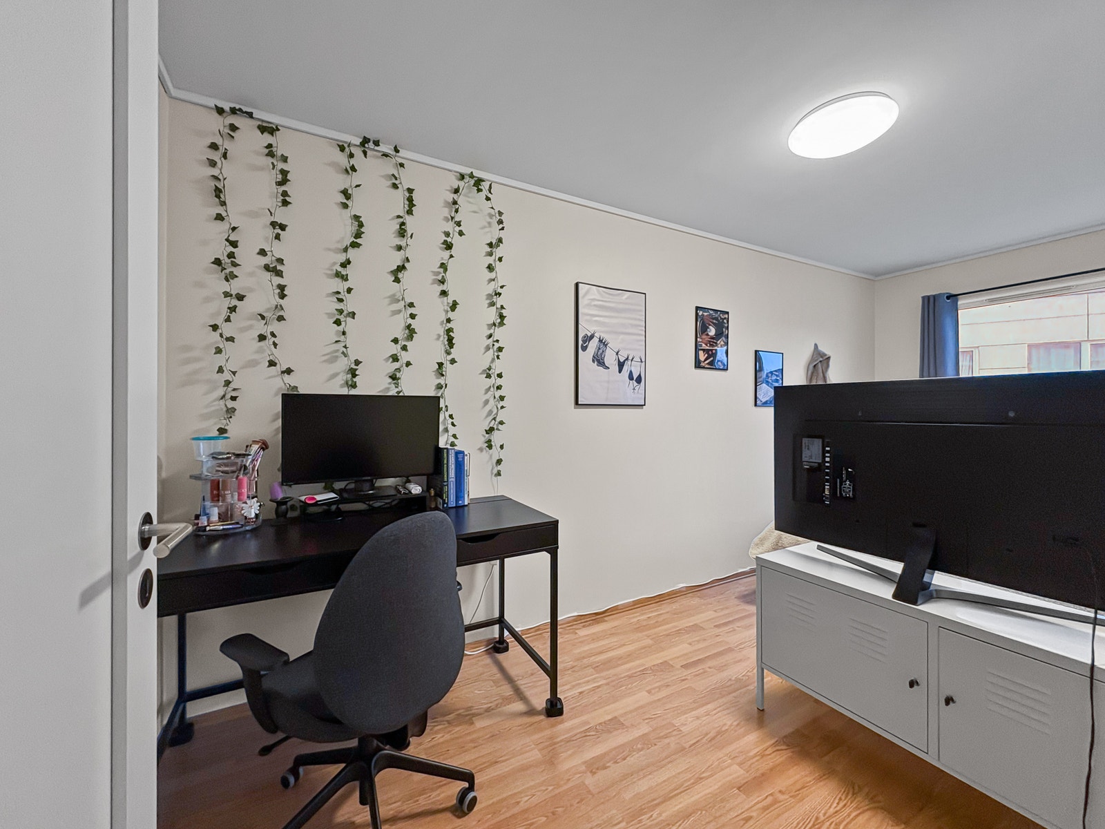 Soverom 2. Møbler i bildet medfølger ikke. Galleribilde