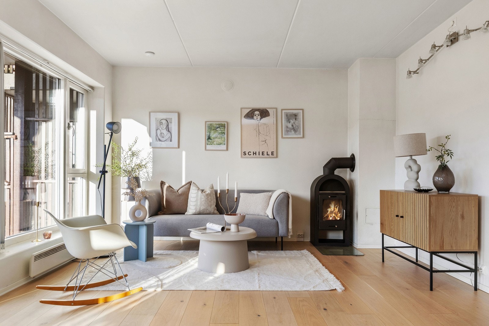 Leiligheten er lys og tiltalende. Galleribilde