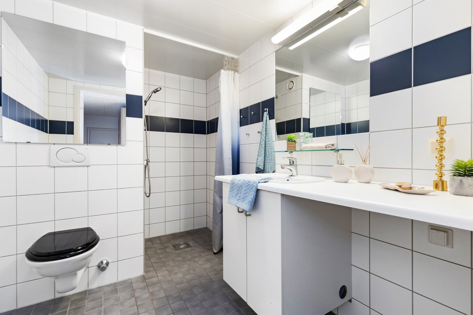 Helfliset bad med varmekabler i gulv. Galleribilde