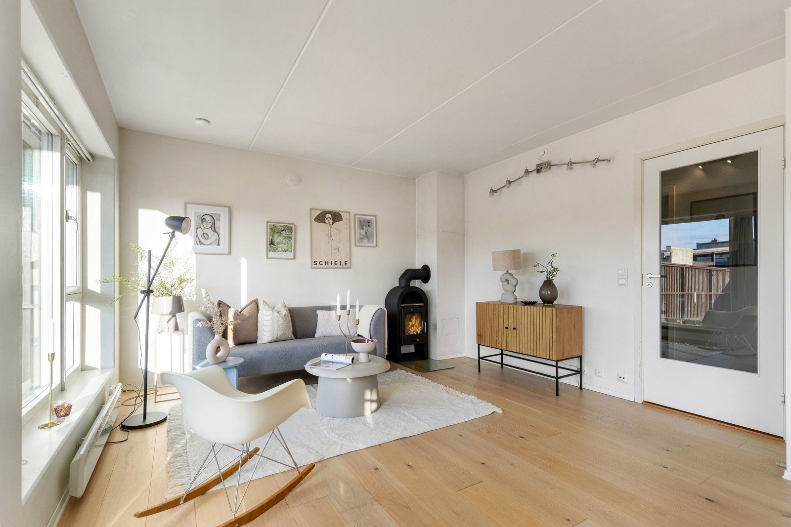 Praktisk med dør mellom stue og gang. Galleribilde