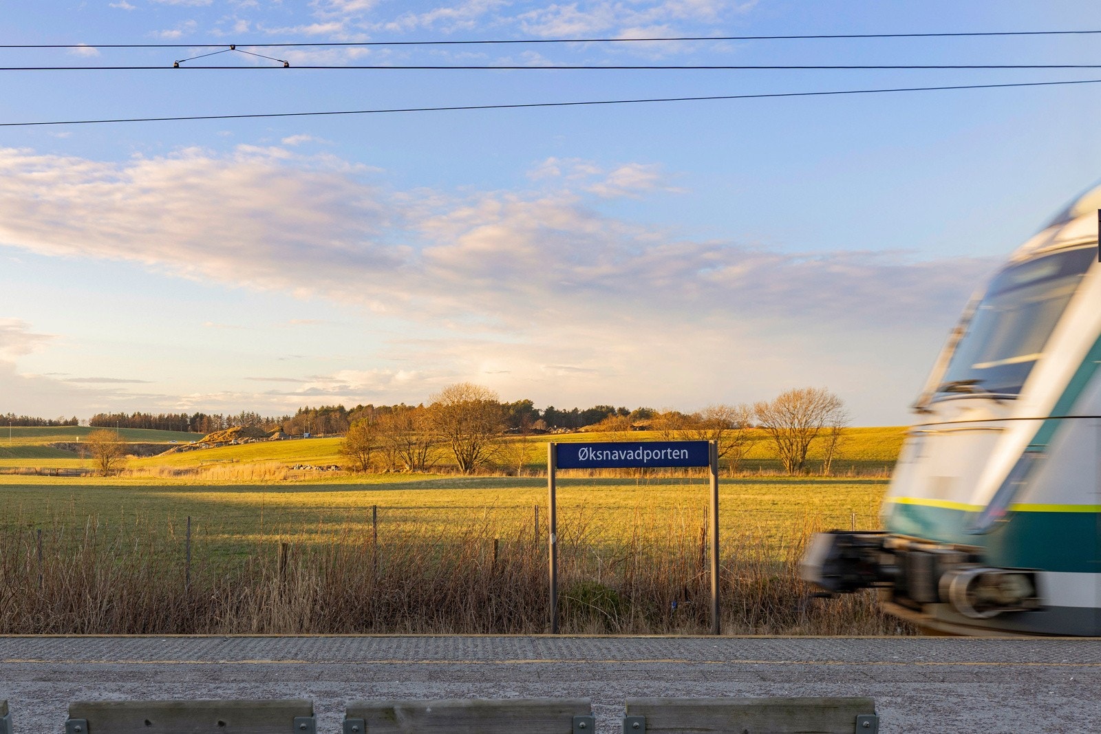 Togstasjon ligger en kort spasertur unna leiligheten. Galleribilde
