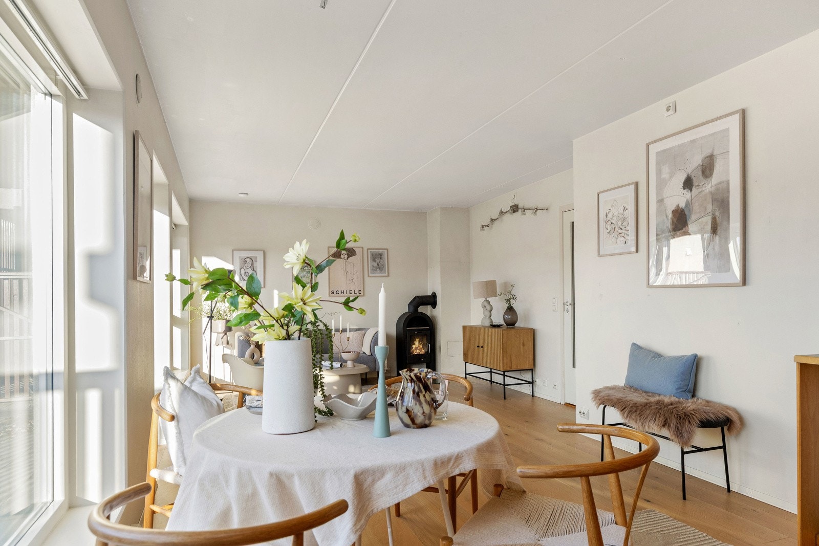 Leiligheten fremstår lys og tiltalende. Galleribilde