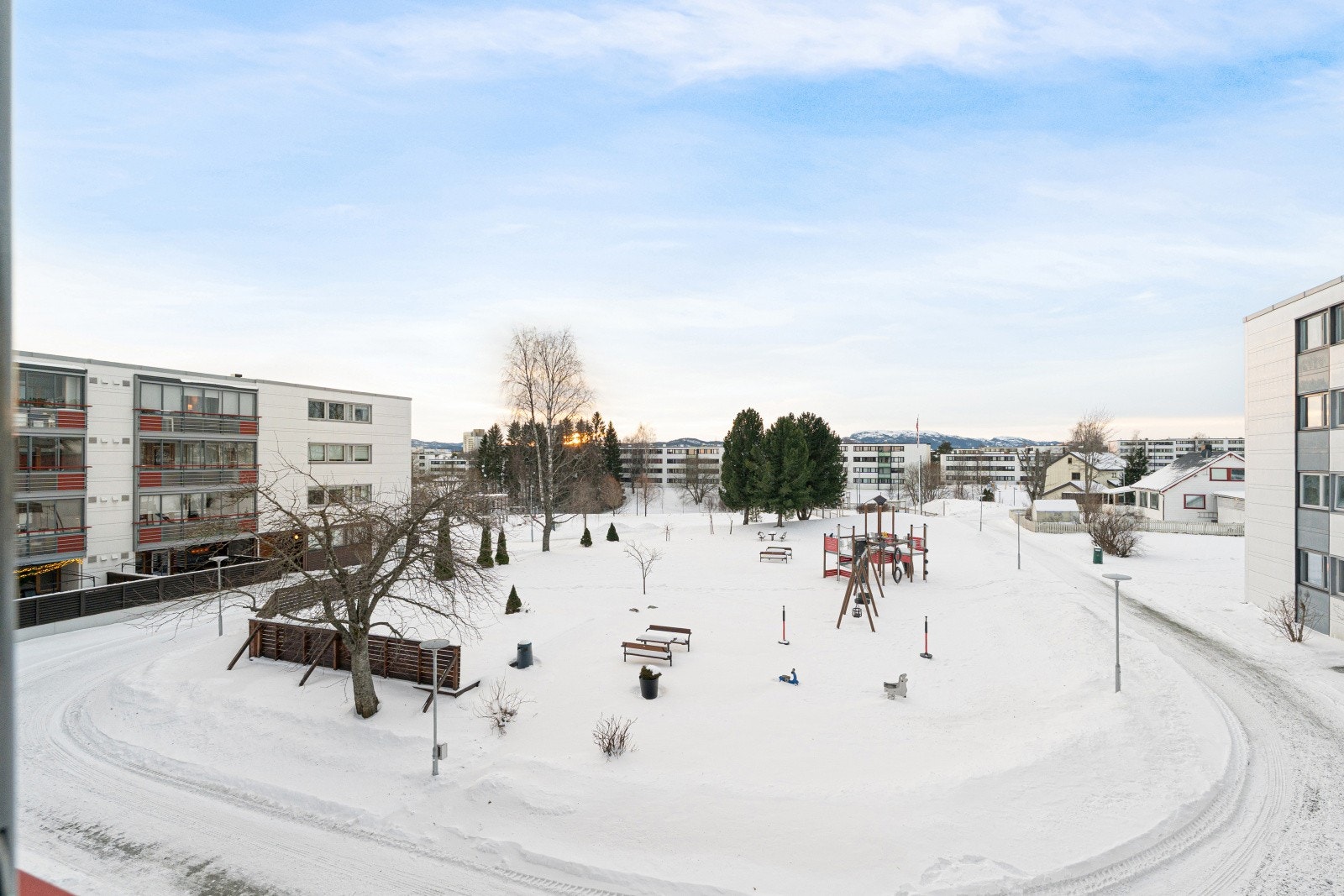 Fra leiligheten er det også kort vei til Bymarka og flere rekreasjonsområder. Galleribilde