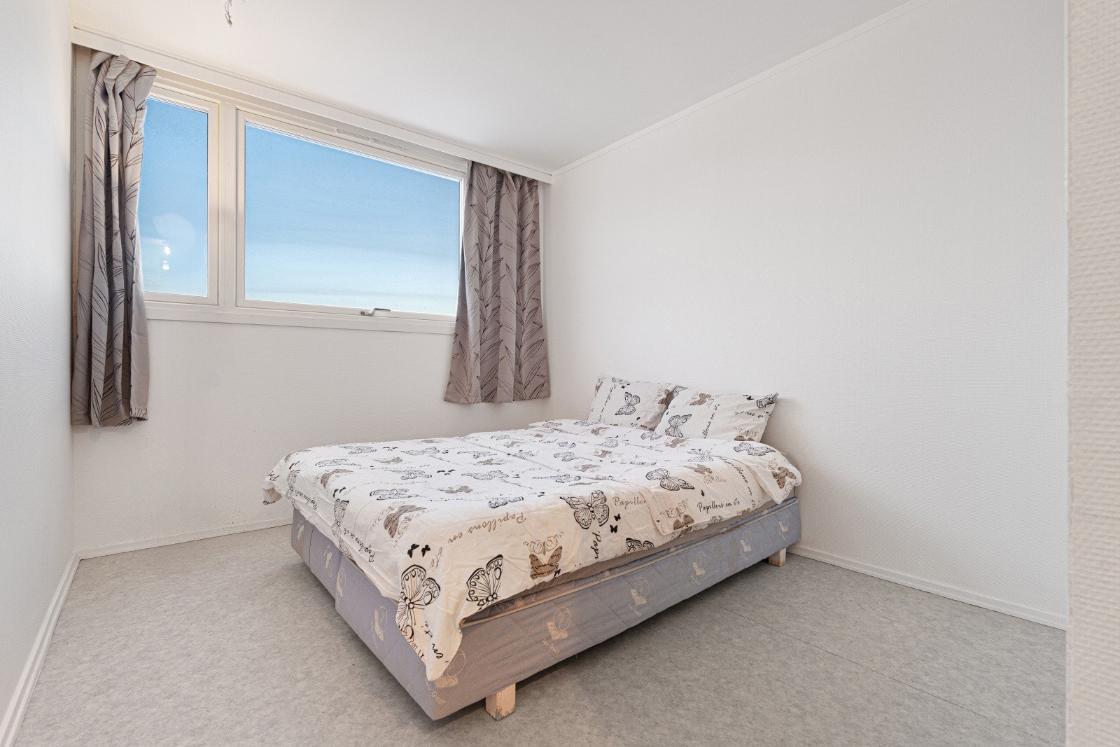 Alle soverommene har godt med plass for dobbeltseng og tilhørende møblement. Galleribilde