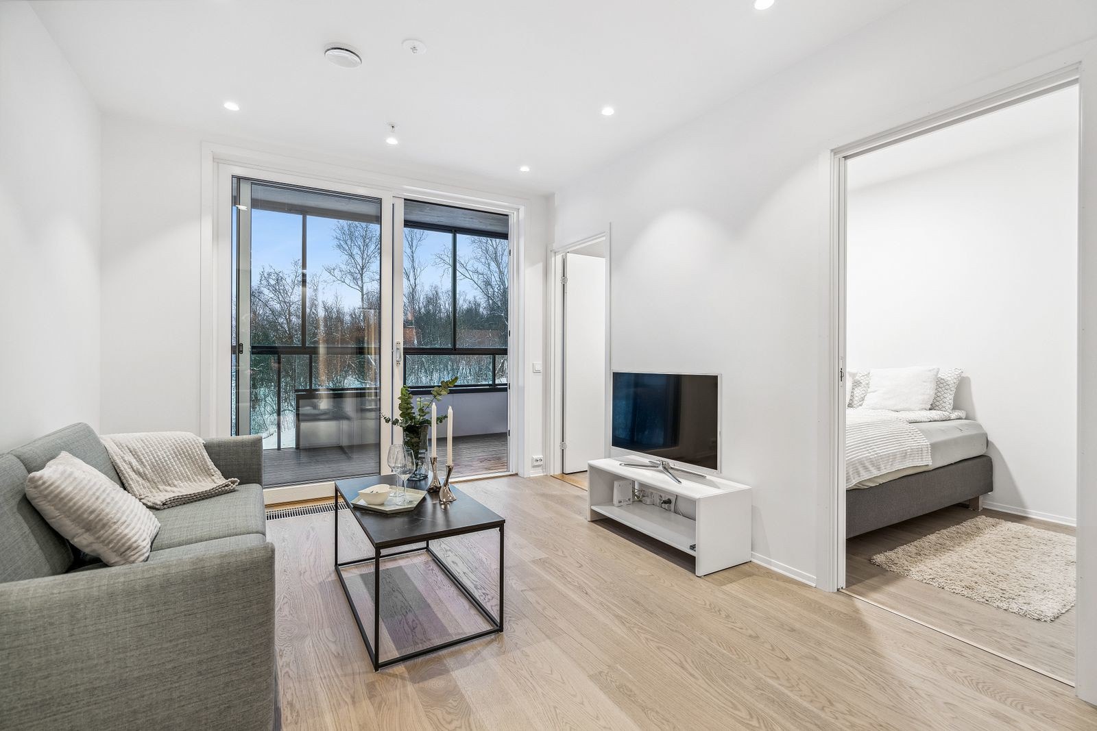 Leiligheten er delvis møblert - internett og vannbåren varme er inkludert!