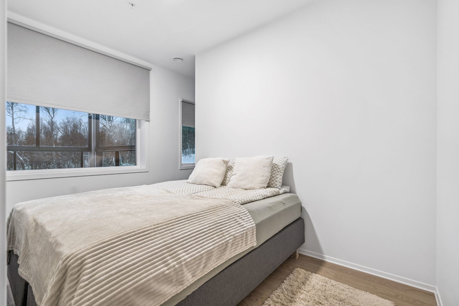 Soverom med to innganger.