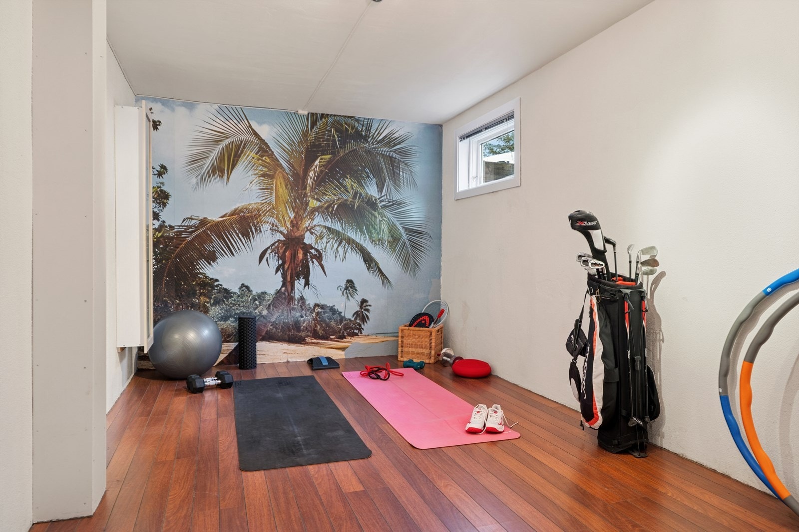 Fint rom som er godkjent som garasje, og ikke for varig opphold Galleribilde