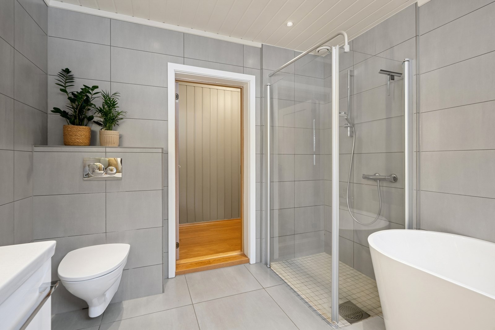 Her kan man velge mellom en dusj, eller et bad - en hverdagsluksus! Galleribilde