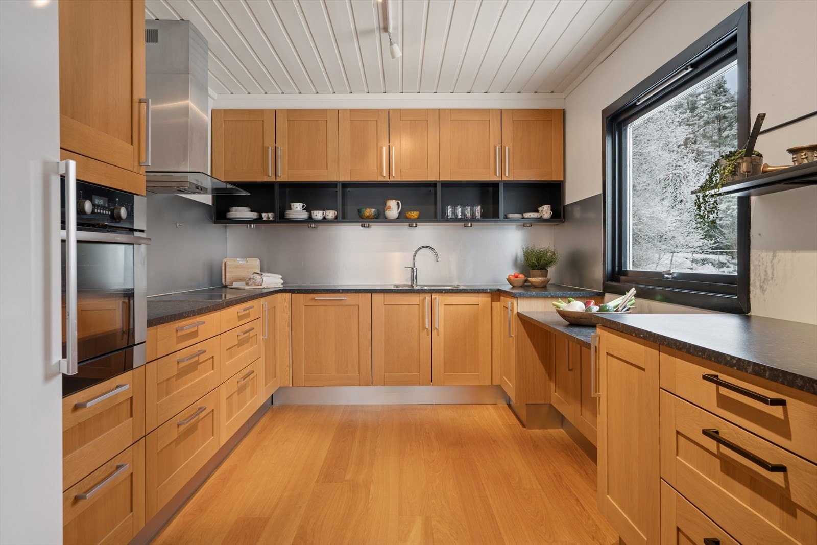 Stort kjøkken fra HTH Galleribilde