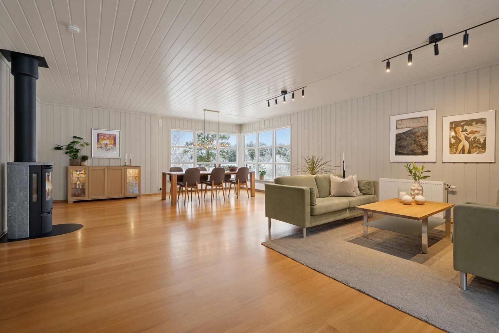 Stuen er av meget god størrelse Galleribilde