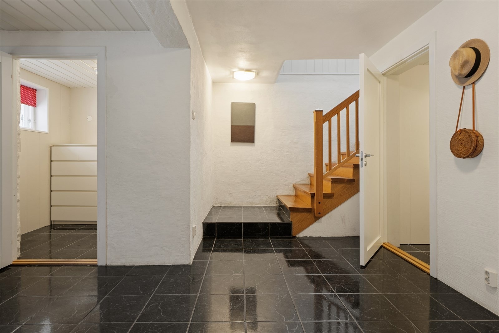 Det er varmekabler i gulvet, som bidrar til en god og lun følelse Galleribilde