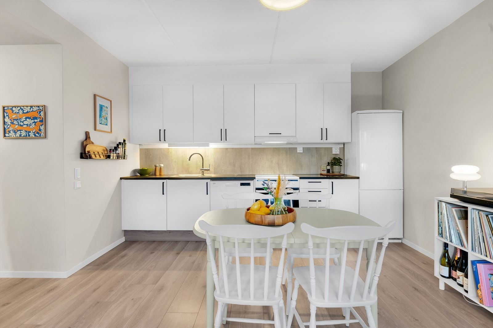 Spisegruppen finner sin naturlige plass i tilknytning til kjøkkenet. Galleribilde