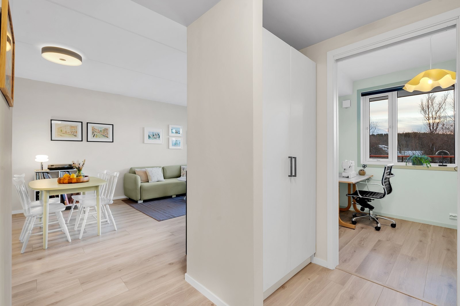 Fra mellomgang har du adkomst til leilighetens andre soverom. Galleribilde