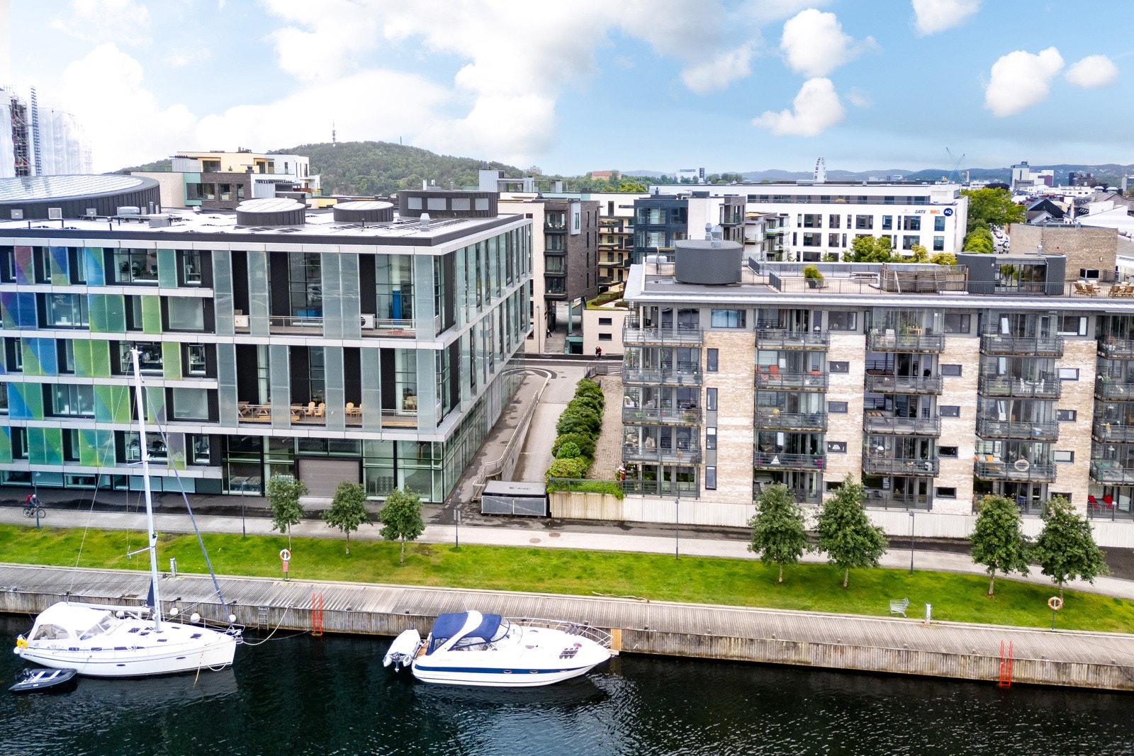 Fra elva og inn mot Tangen Torv Galleribilde