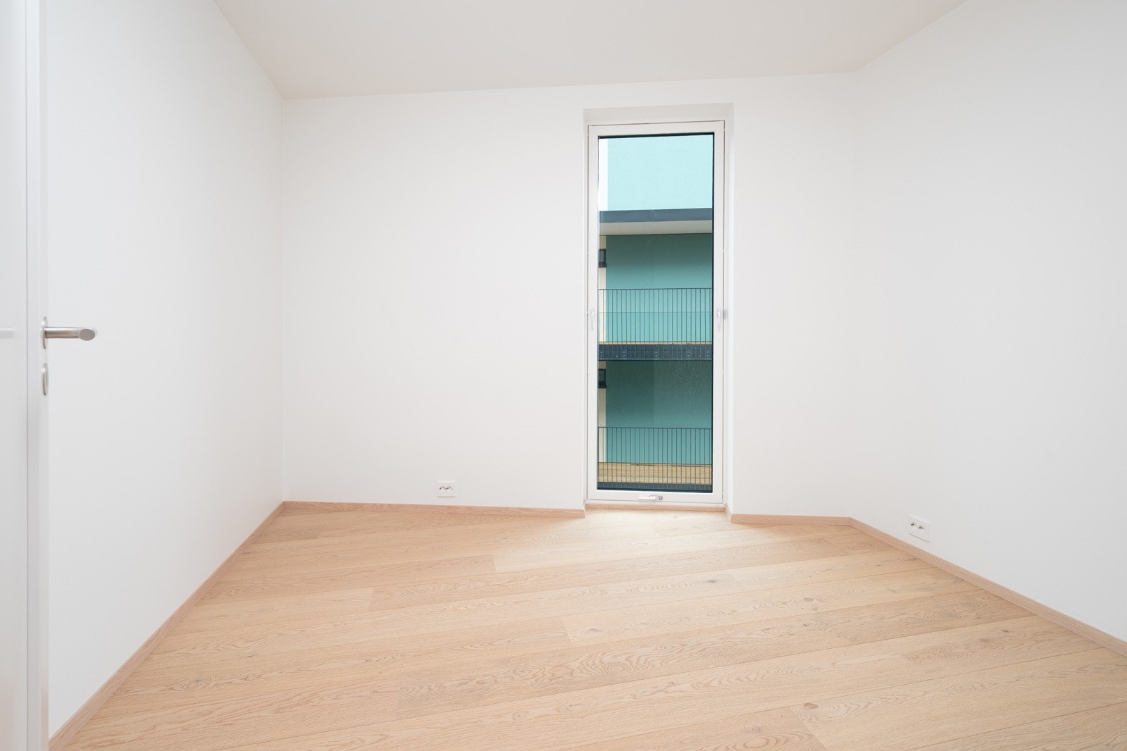 Her fra det minste av soverommene, men likevel et romslig og fint soverom som er ypperlig også som gjesteromkontor. Galleribilde