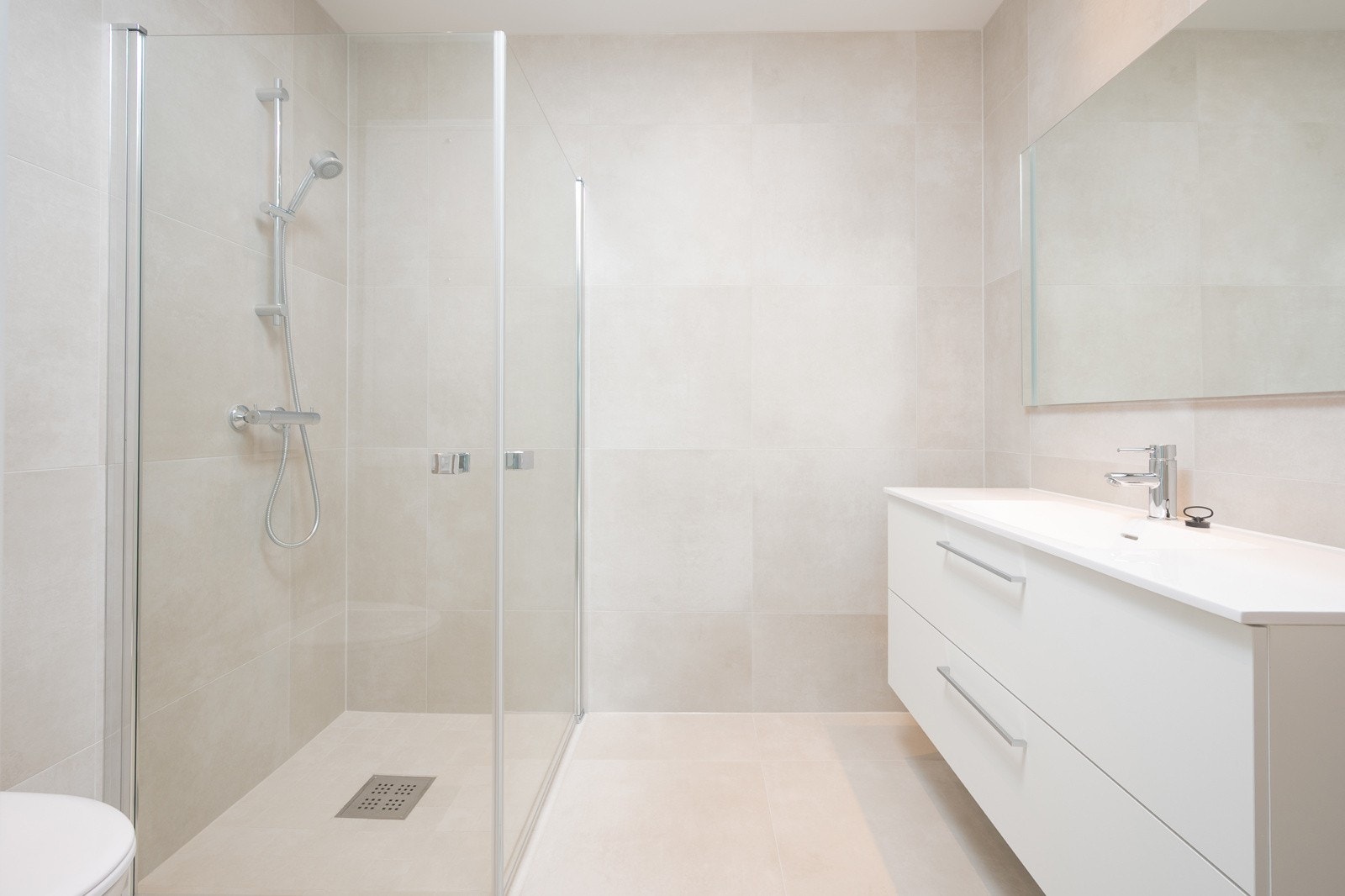 Lekkert bad i tilknytning til hovedsoverommet! Galleribilde