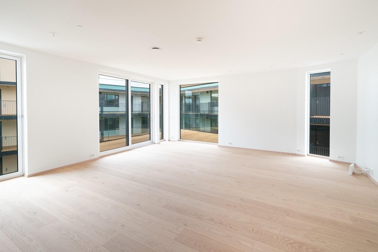 Stue med store vinduer! Galleribilde