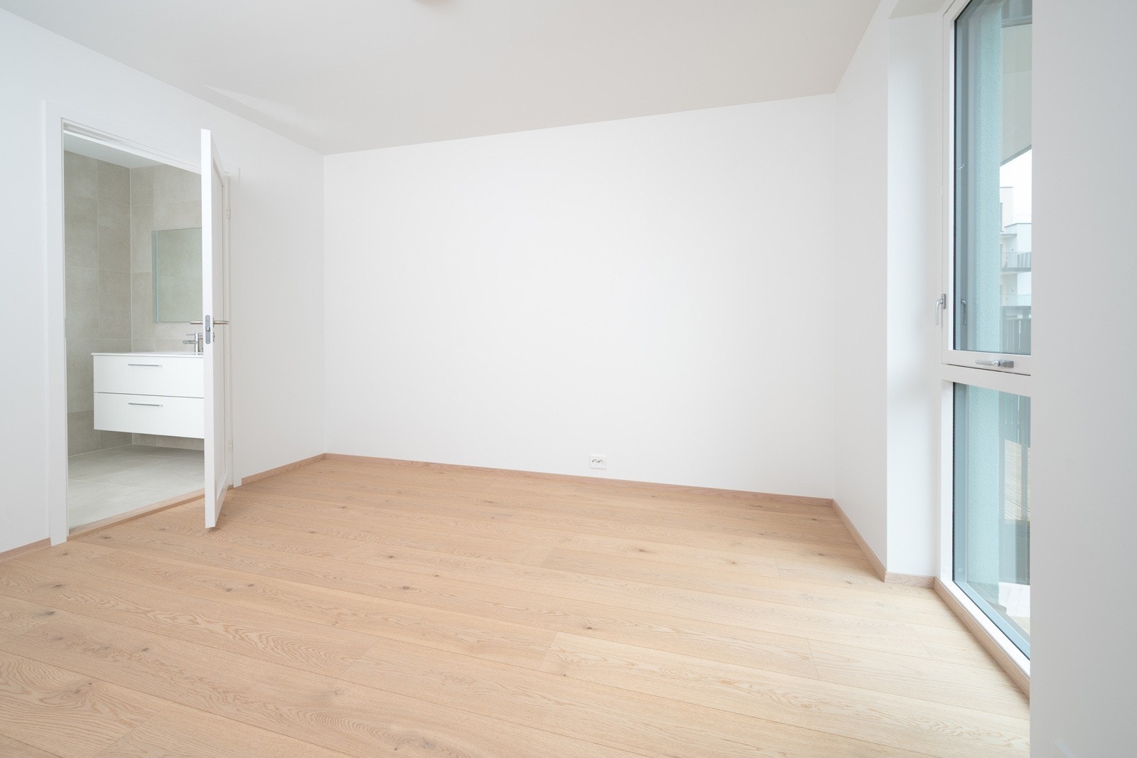 Her fra hovedsoverommet som har eget bad, en meget praktisk løsning! Galleribilde