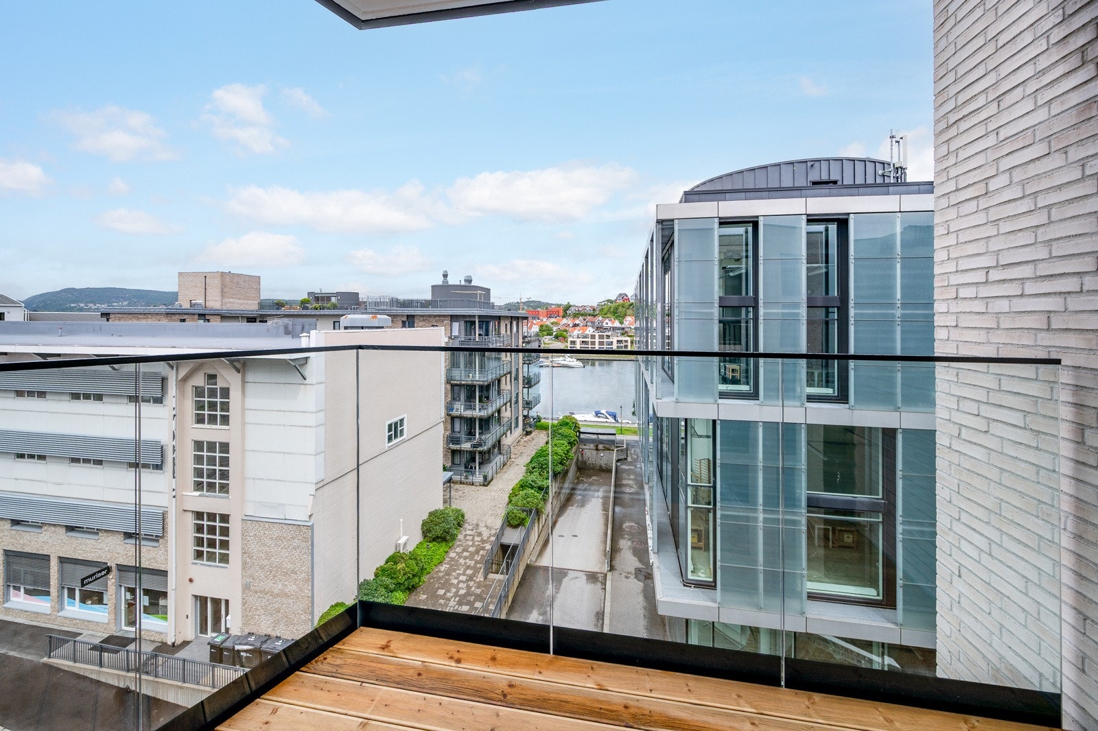 Utsikt fra balkong med utgang fra soverom! Galleribilde