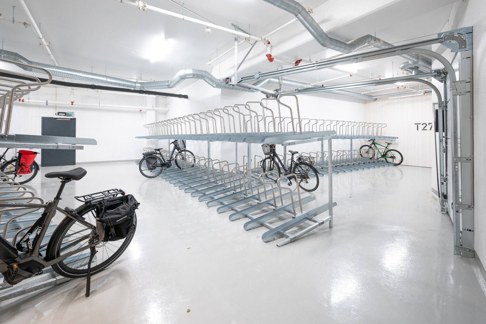 Felles sykkelbod i kjeller Galleribilde