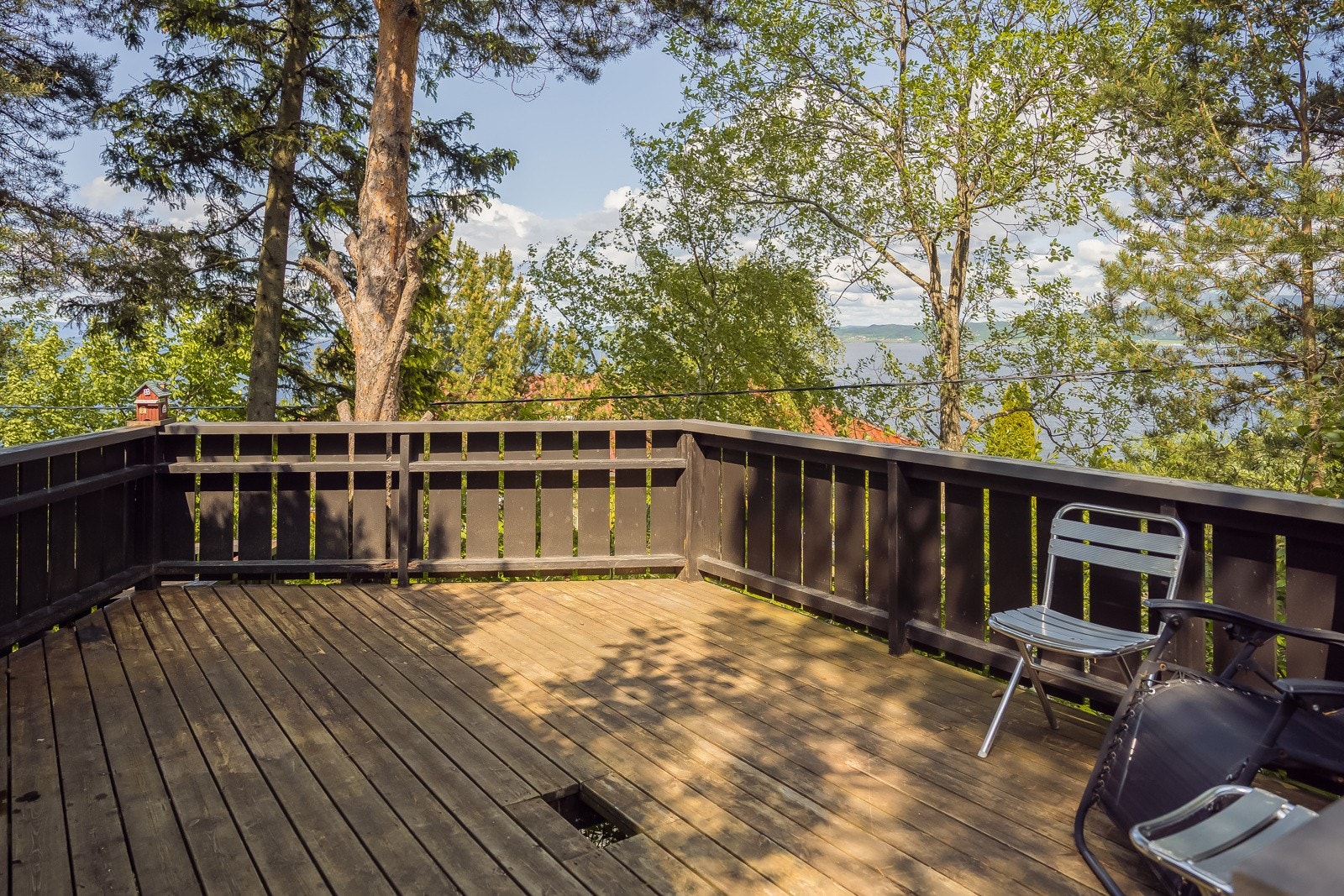 Fra stuen har man direkte utgang til to verandaer på 16,5m² og 9,7m². Galleribilde