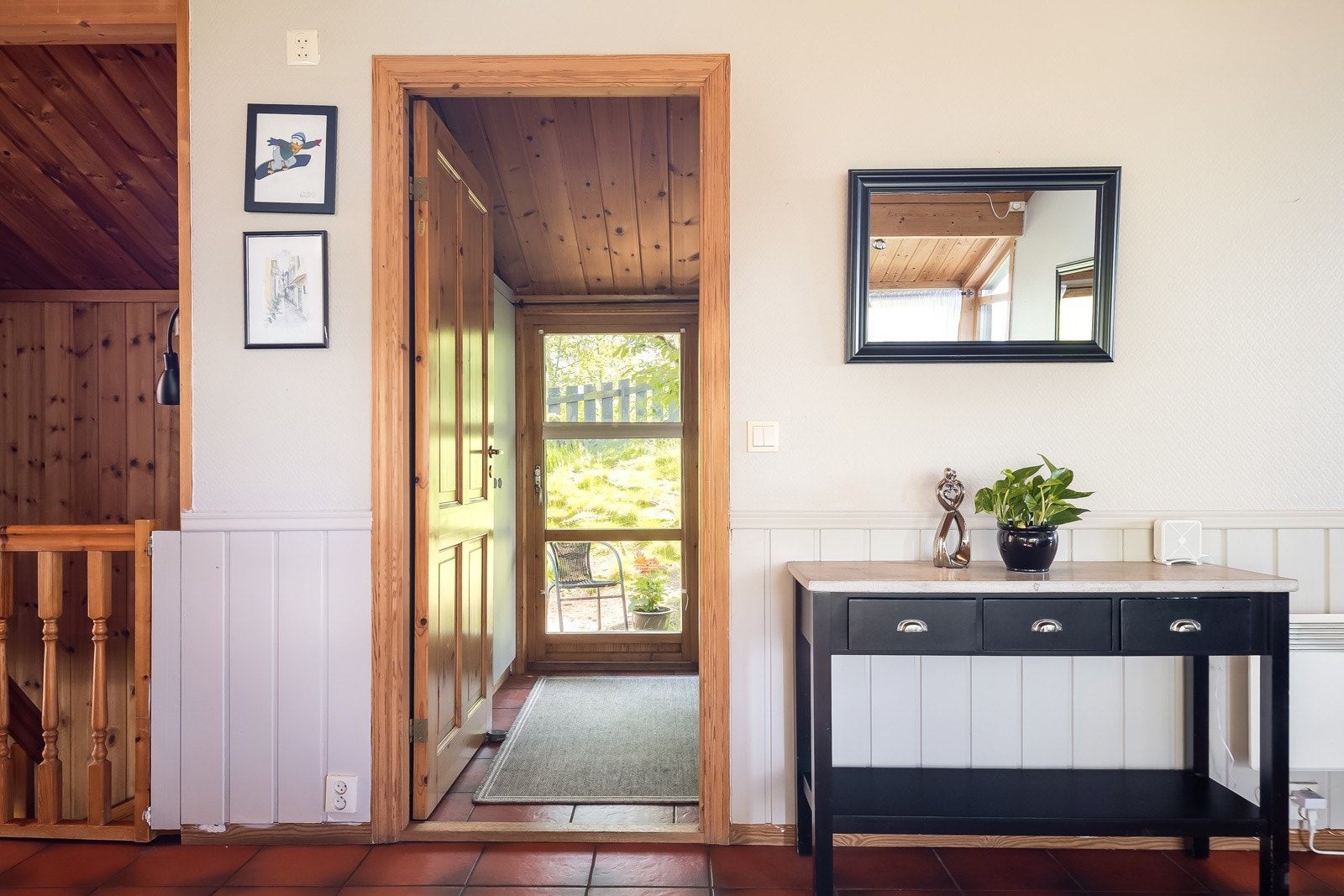 Kontor like ved kjøkkenet. Dette er på 6,1m² og har egen utgang. Galleribilde