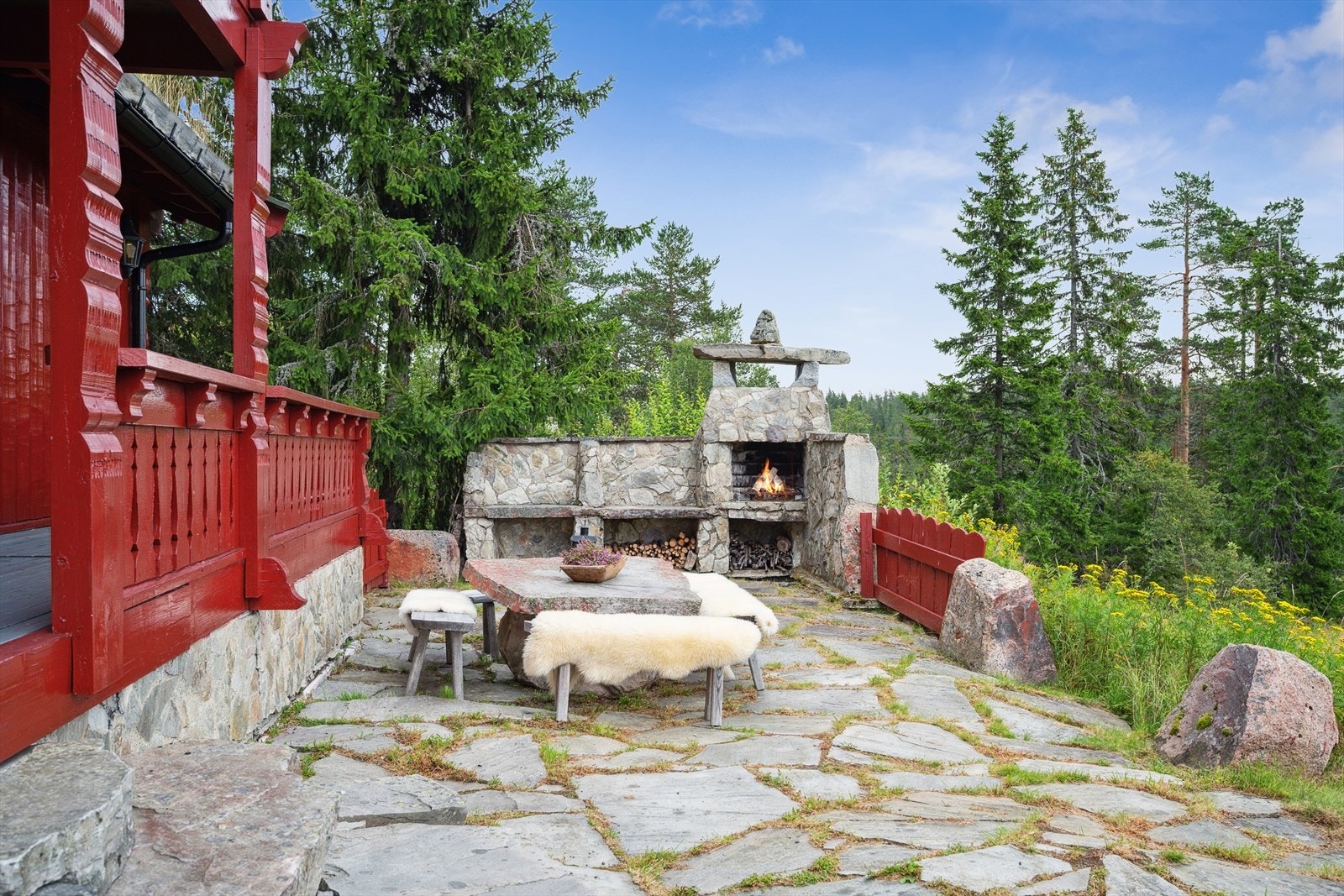 Koselig utepeis for sene sommerkvelder. Galleribilde