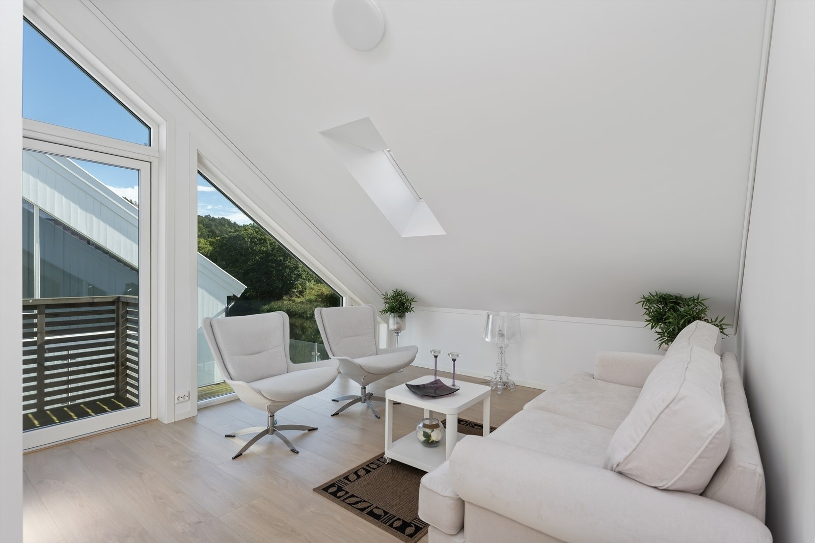 Loftstuen med direkte tilgang til takterrassen Galleribilde