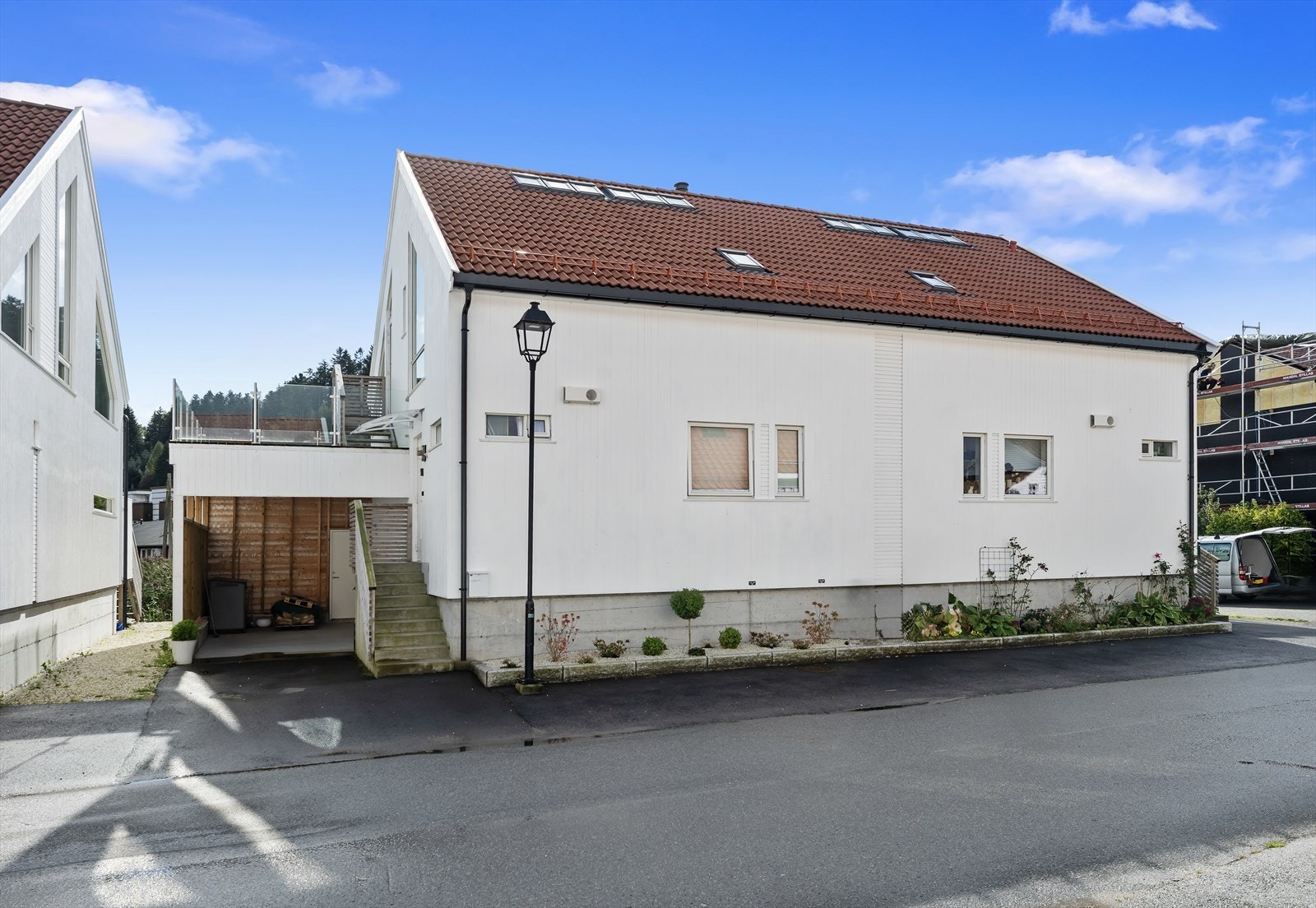 Her bor du sentrumsnært i en rolig blindgate i en lekker og prakstisk del av en tomannsbolig Galleribilde