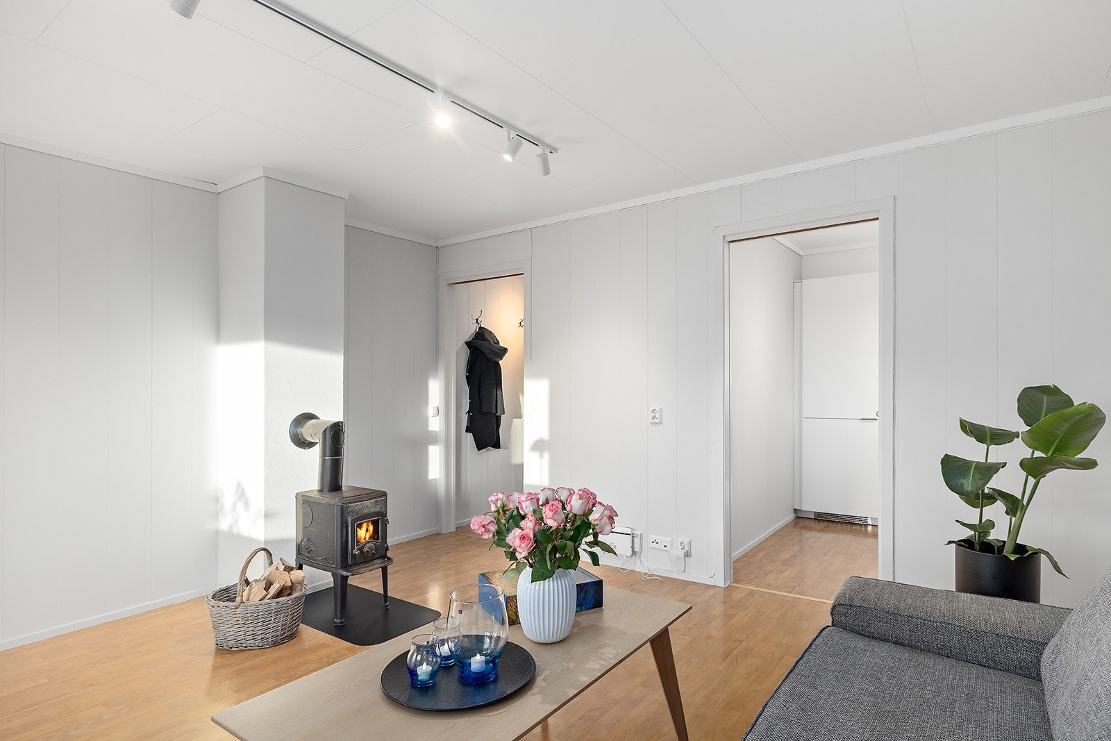 Stue med vedovn Galleribilde