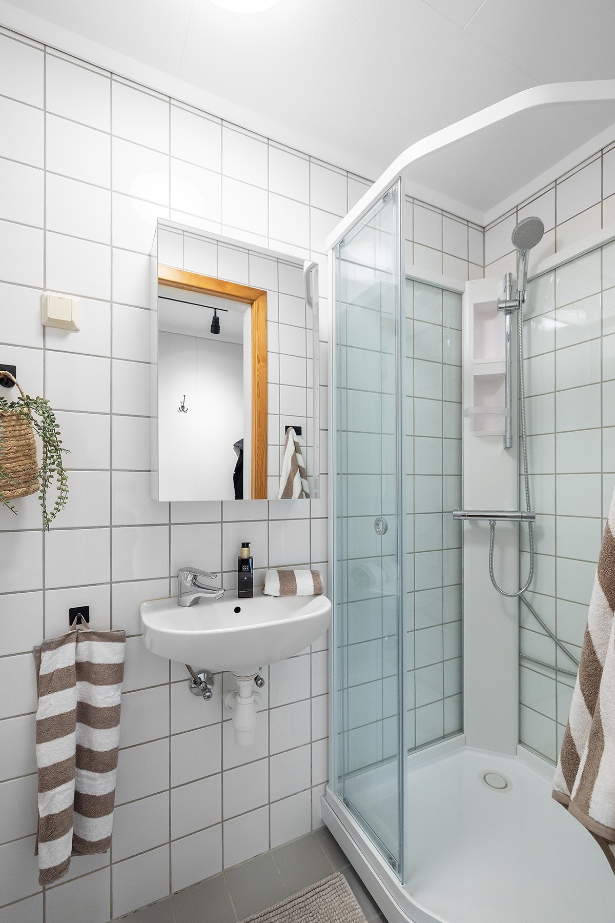 Bad med nytt dusjkabinett fra 2025 Galleribilde