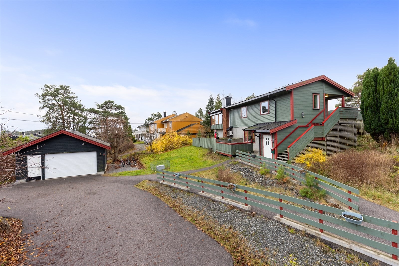 EiendomsmMegler1 ved Mette Krokås Selander presenterer Øvre Kverndals vei 3! Foto: Inbovi Galleribilde