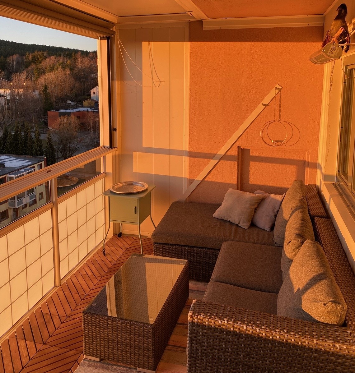 10 kvm innglasset balkong med terrassevarmer Galleribilde