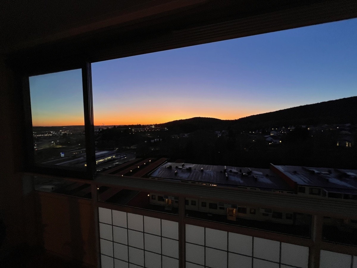 En av de mange nydelige kveldene en kan oppleve fra balkongen Galleribilde