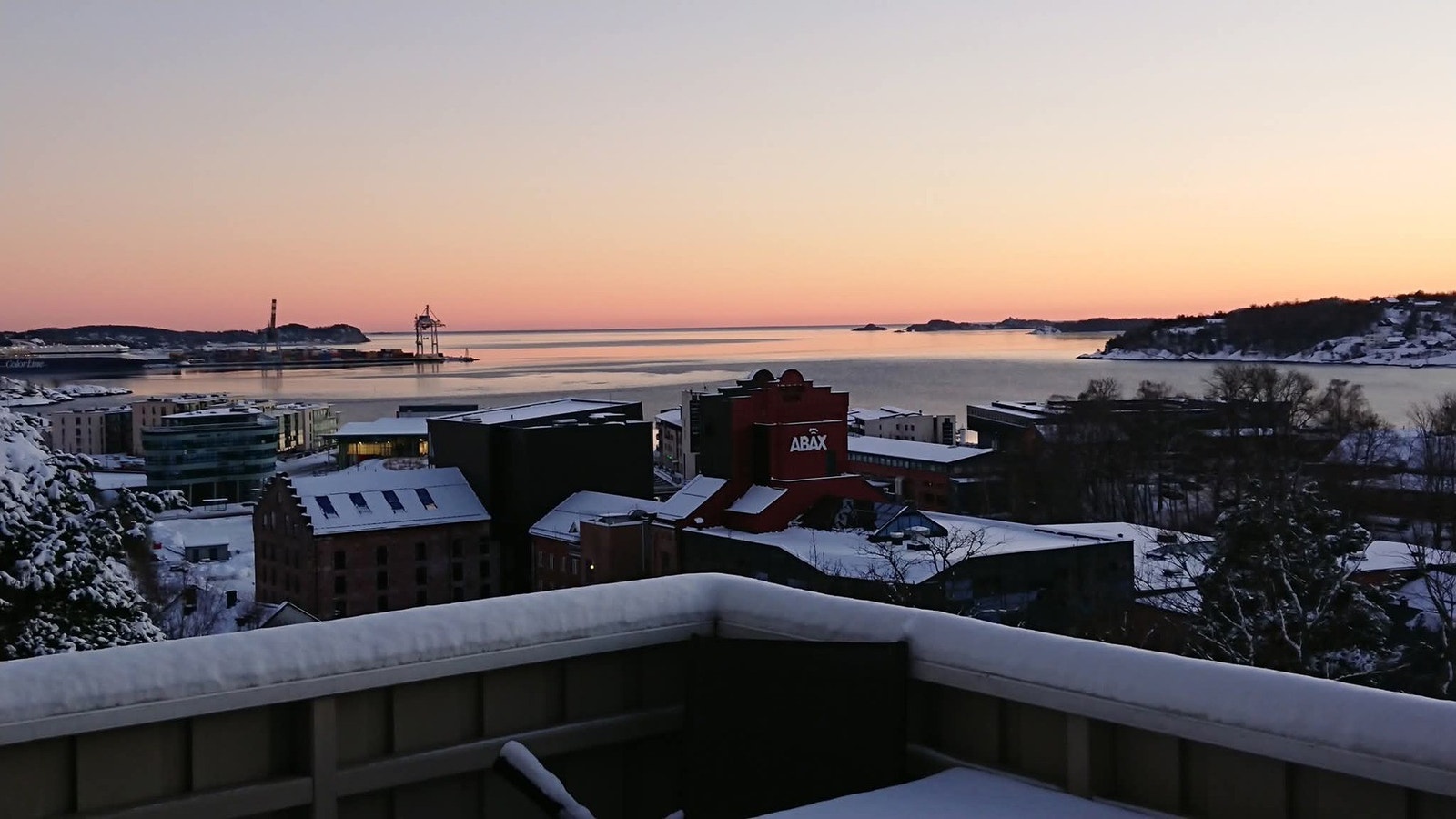 Vakker utsikt fra verandaen gjennom alle årstider. Foto fra selger. Galleribilde