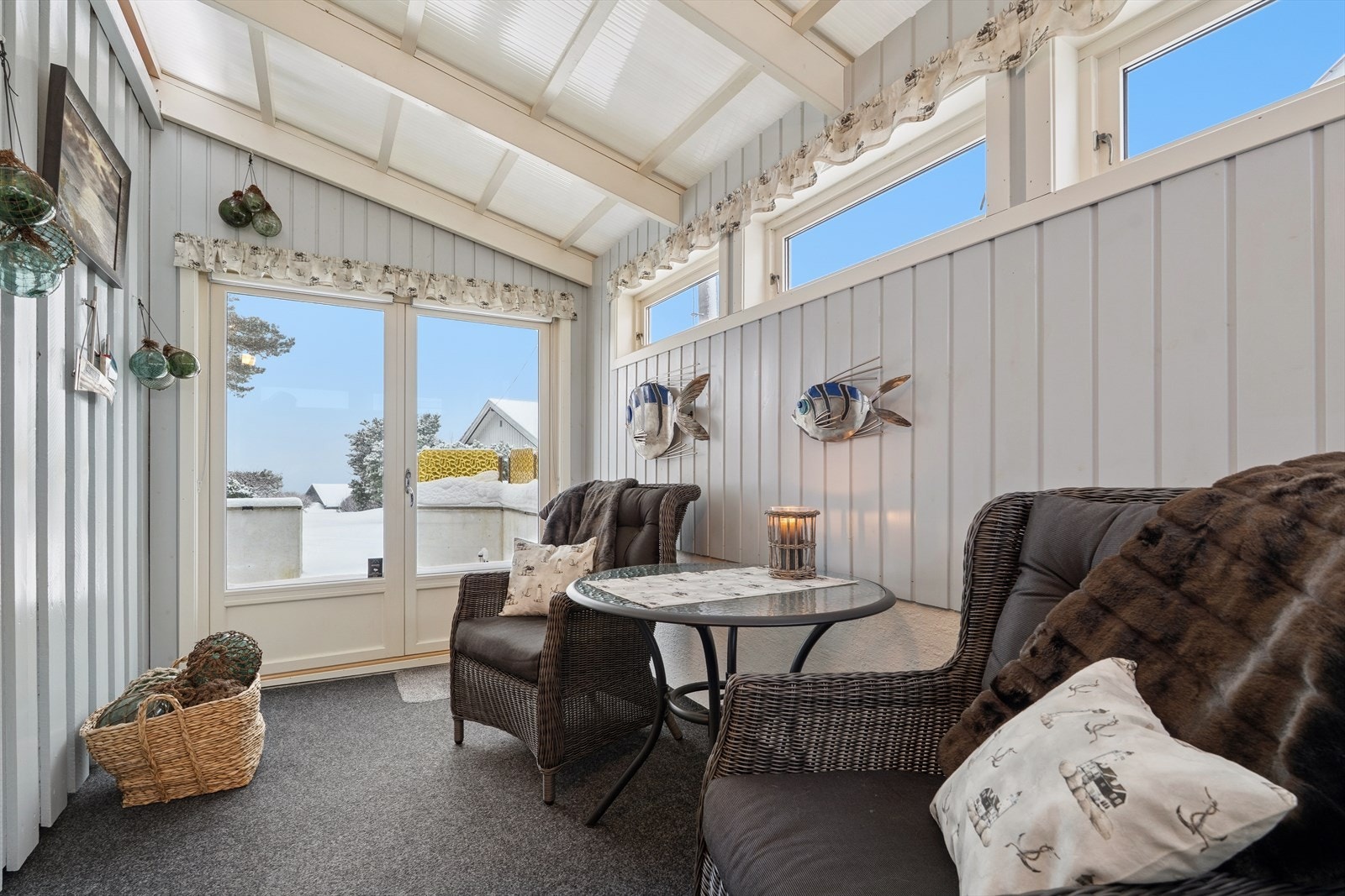 Fra utestue er det utgang til terrassen. Galleribilde