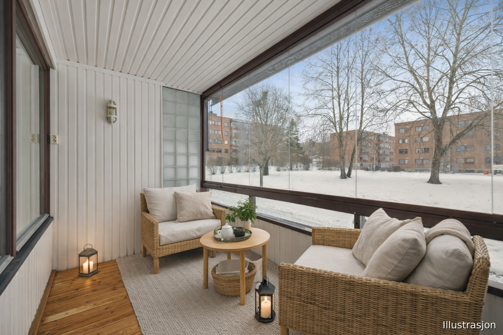 Den innglassede balkongen på 7 kvm, er sørvendt og fungerer som en forlengelse av stuen. (Illustrasjon - Bildet er digitalt møblert) Galleribilde